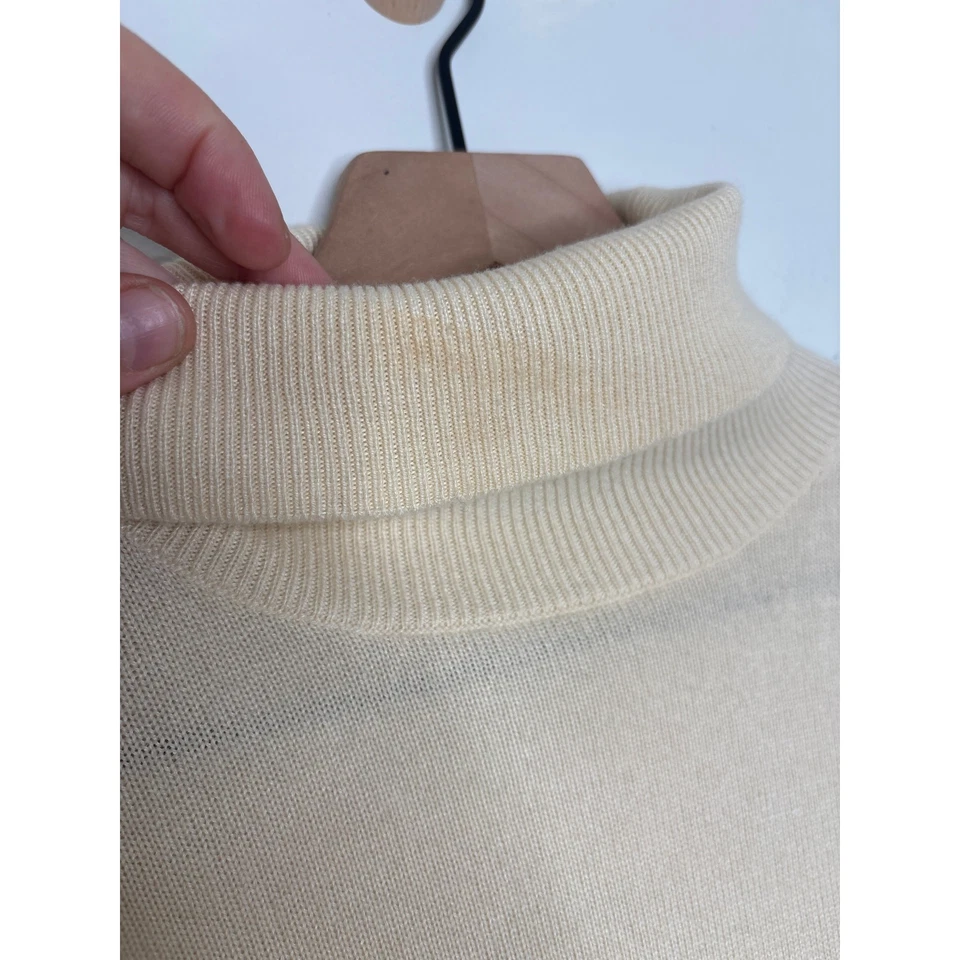 Suéter Moda International Seda Cachemira Cuello Alto Talla XS Crema Minimalista Foto 3 de 4