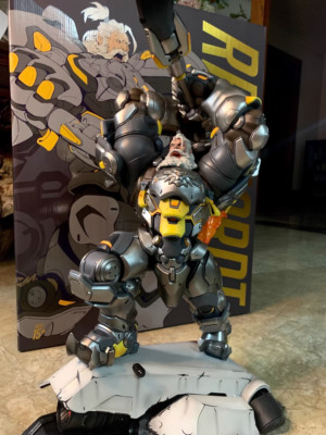 Blizzard Reinhardt Wilhelm Sledge Hammer 1/6 Resin Statue Collectible H64.5