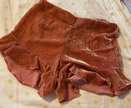 Kendall & Kylie Pink Flared Ruffled High Waist Crushed Velvet Shorts | Large - Picture 9 of 11