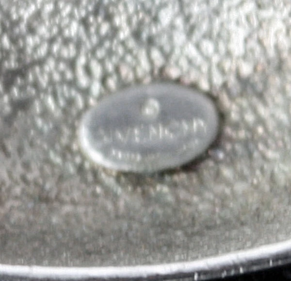 Pin vintage enchapado en plata GIVENCHY Foto 3 de 3