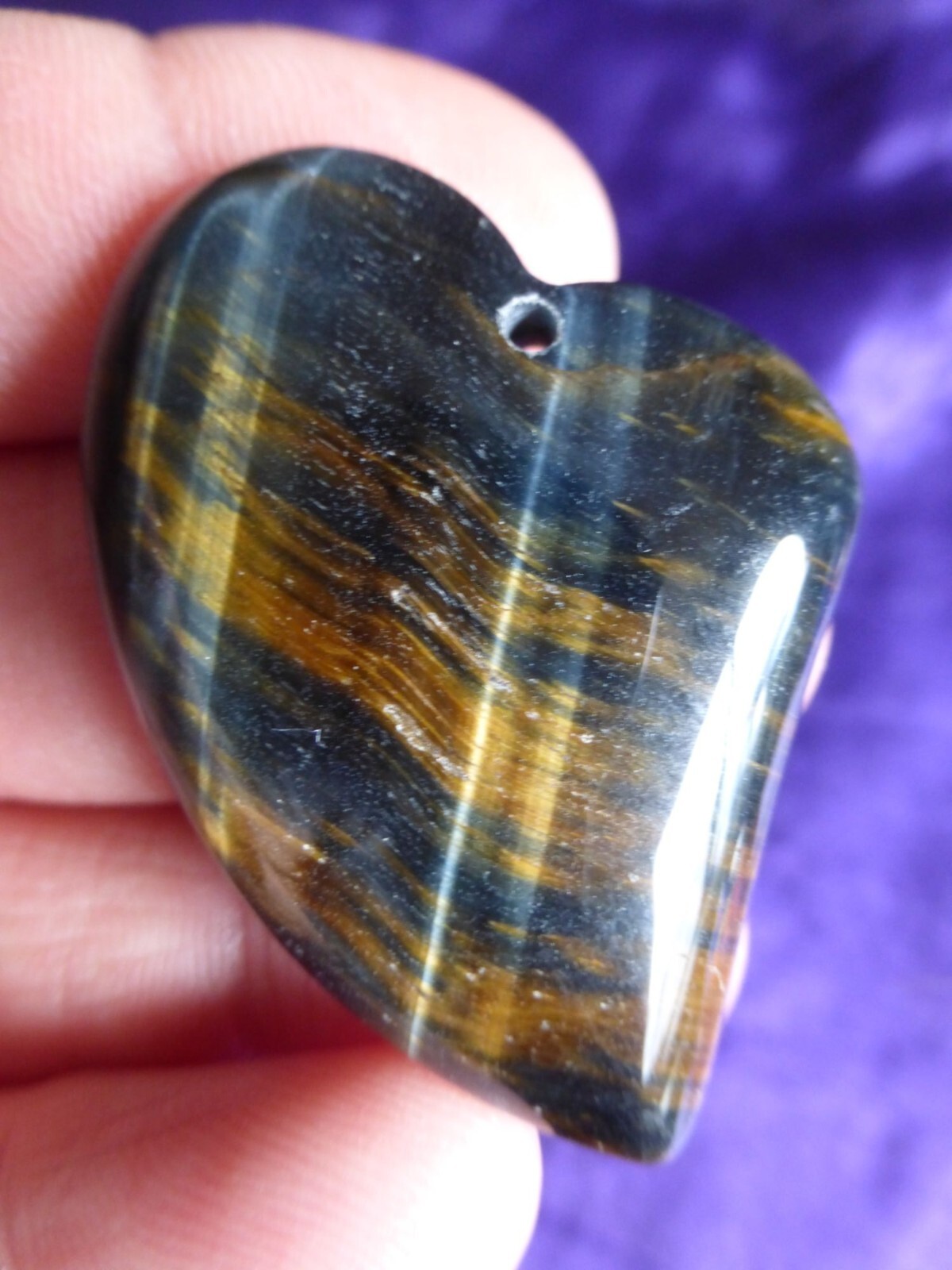 Pendentif coeur en oeil de tigre 4.8 cm - Le cadeau d'amour et de protection idéal
