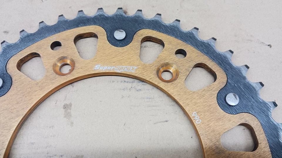 Piñón trasero Supersprox ORO 47T KTM Husqvarna doble anillo - Stealth 990 ¡Excelente! Foto 3 de 4