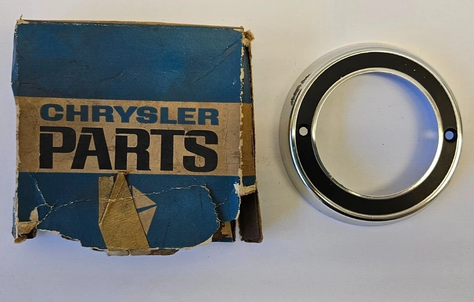 Lámpara de domo de luz Plymouth Chrysler Dodge 1964-1966 lente bisel 2581028 nuevo en stock Foto 3 de 4