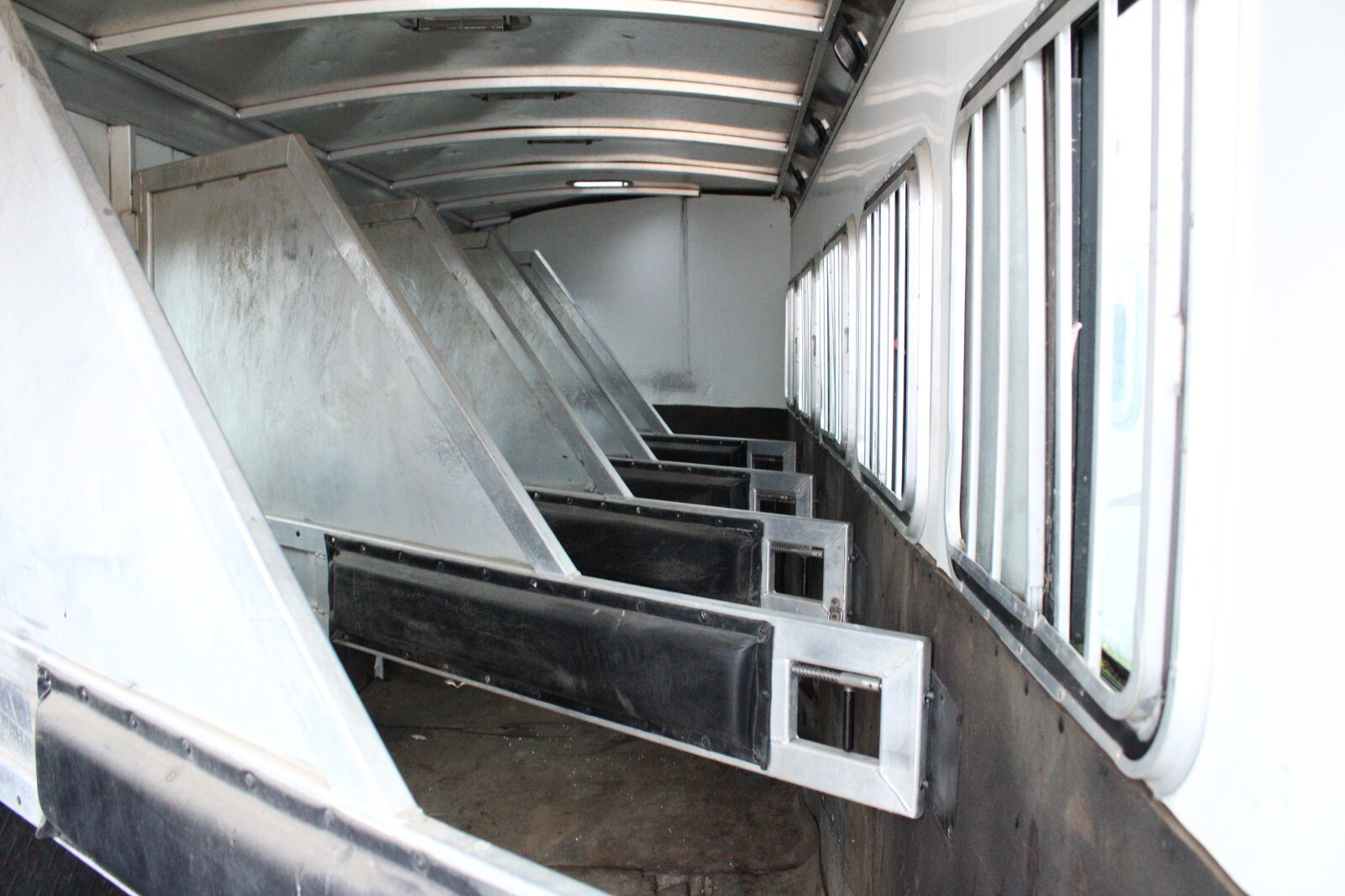 2007 Blue Ribbon XT 600 6 Horse Trailer eBay