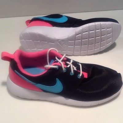 nike roshe run pink black