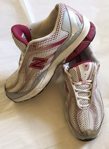 n balance tennis shoes