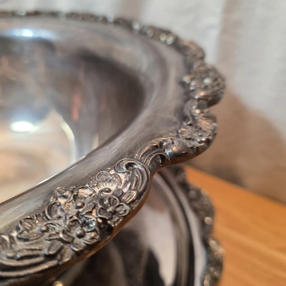 Tazón perforador vintage de plata de la Gran Duquesa con bandeja a juego Foto 2 de 4