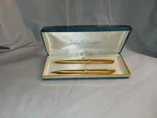 Lady Sheaffer Pen/Pencil Brushed Gold Toned Florentine Band Set. Case
