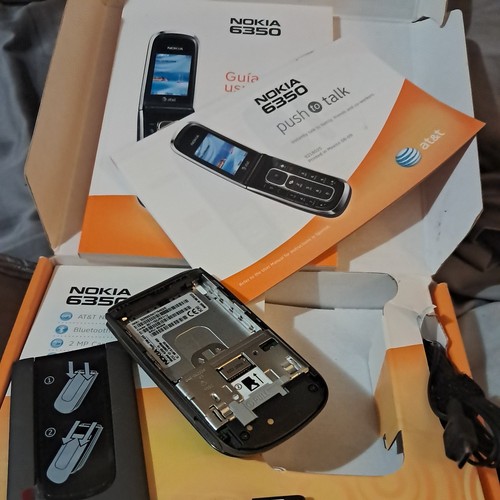 Nokia 6350 Graphite ( AT&T ) Cellular Flip Phone with power cord & Manual - Picture 3 of 16