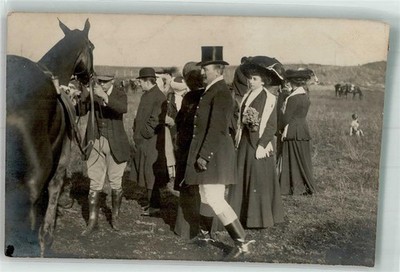 39808434 - Horse Woman Hat Fashion Beagel Riding Wear