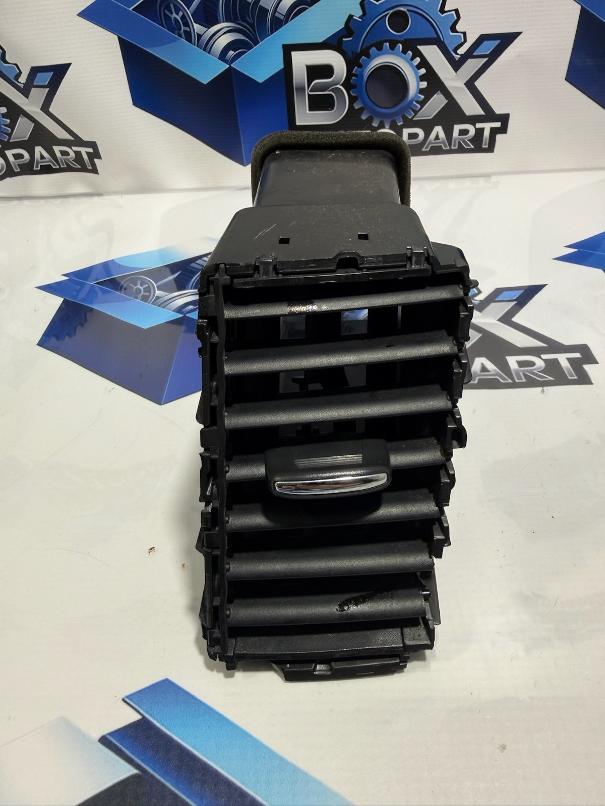 2013-2020 Nissan Pathfinder Right Center Dashboard Air Vent 687503KA0A OEM