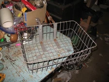 VTG METAL WIRE STORAGE BASKET BICYCLE? FARM HOME CABIN GARDEN DECOR 18 x 13 x 6