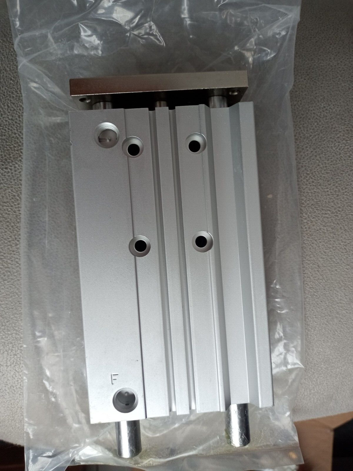 Vérin guidé pneumatique SMC MGPM20TF-100Z contre l'usure prématurée des axes 20mm
