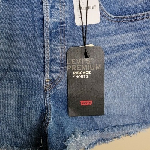 NWT Levi's | Super High Rise Frayed Hem Ribcage Shorts, size 29 - Picture 3 of 5