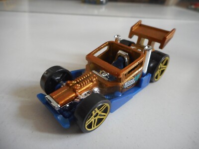Hotwheels Bone Speeder in Gold