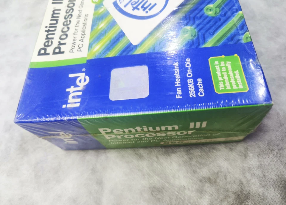 New in box p3 socket370 866MHZ brand new unopened. intel original film package - Image 2 of 3