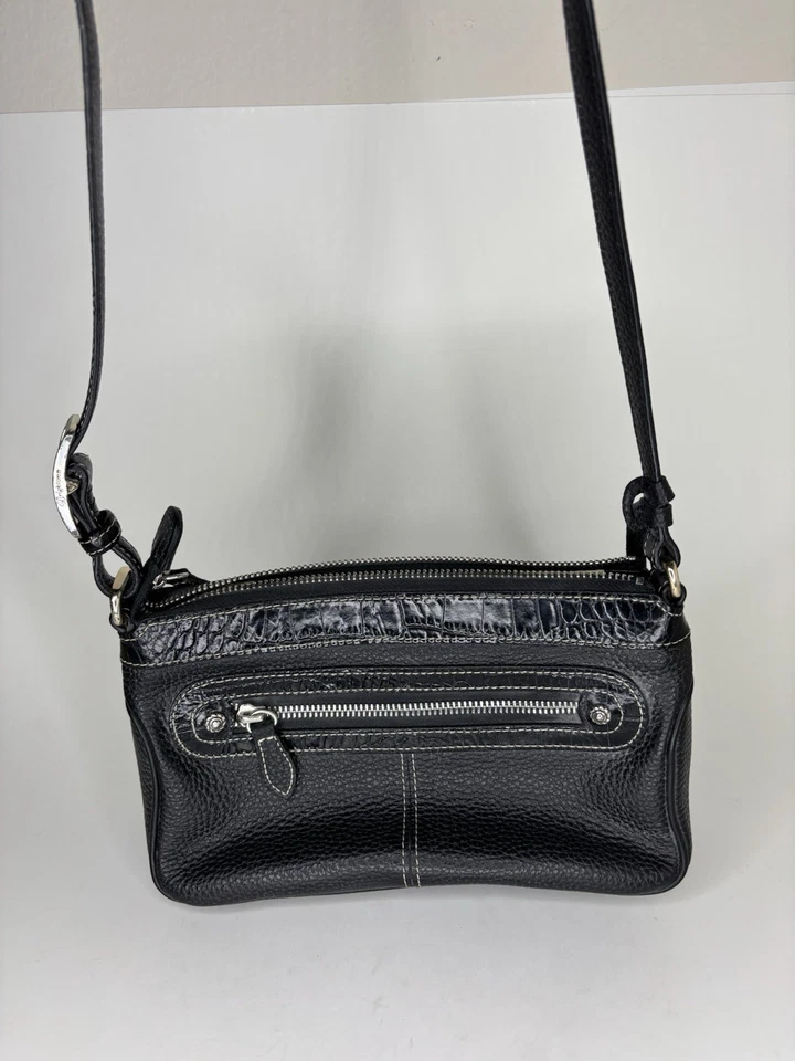 BOLSO DE HOMBRO ORGANIZADOR BANDOLERA NEGRA CARTERA FRONTAL CORAZÓN BRIGHTON SHANA Foto 3 de 4