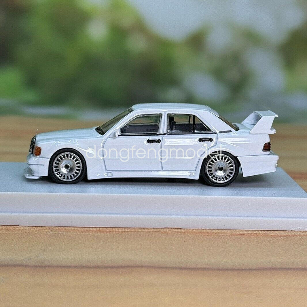 Seeker 1/64 Mercedes-Benz 190E W201 2.5-16 White Diecast Car