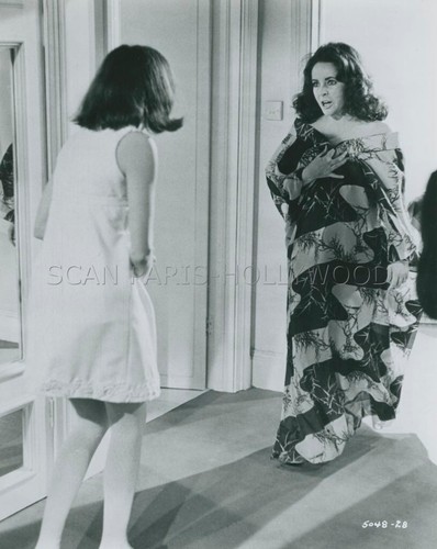 ELIZABETH TAYLOR MIA FARROW GEHEIME ZEREMONIE 1968 FOTO ORIGINAL #32