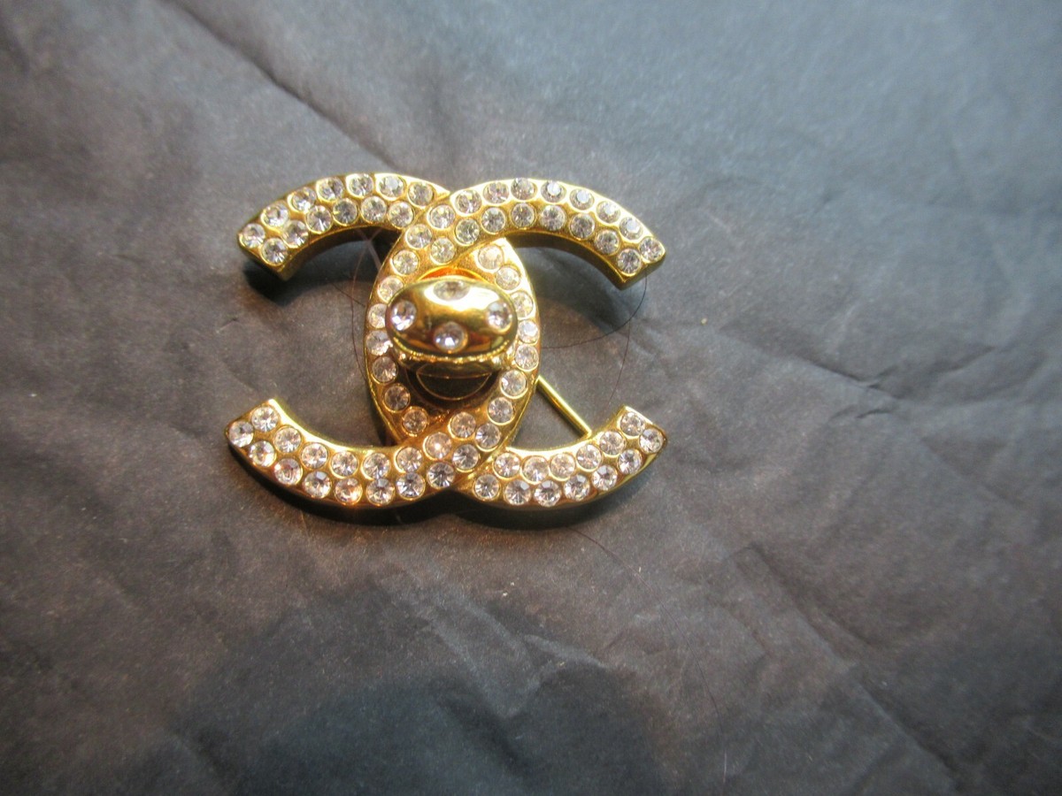 chanel pearl brooch chanel brooch price 2019 Paris Chanel Brooch Price 2019 2019 Chanel CLASSIC GOLD LARGE CC LOGO PEARLS