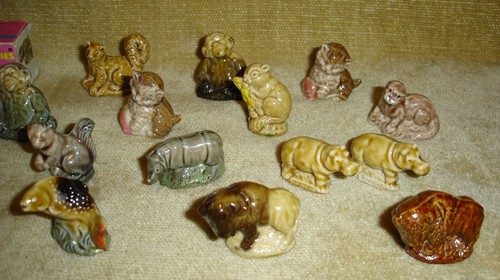 16 VINTAGE WADE ENGLAND WHIMSIES ANIMALS PINE MARTEN OTTER CHIMP RARE BISON 1972 - Picture 6 of 6