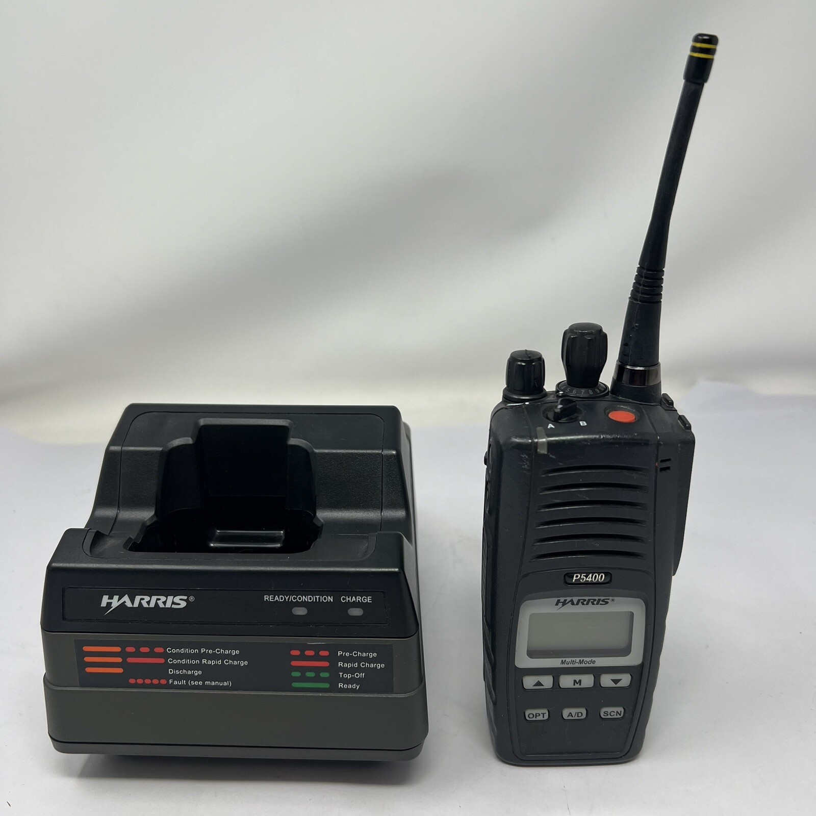 Harris P5400 Two Way Radio With Charger Battery And Antenna MAEXC81XX