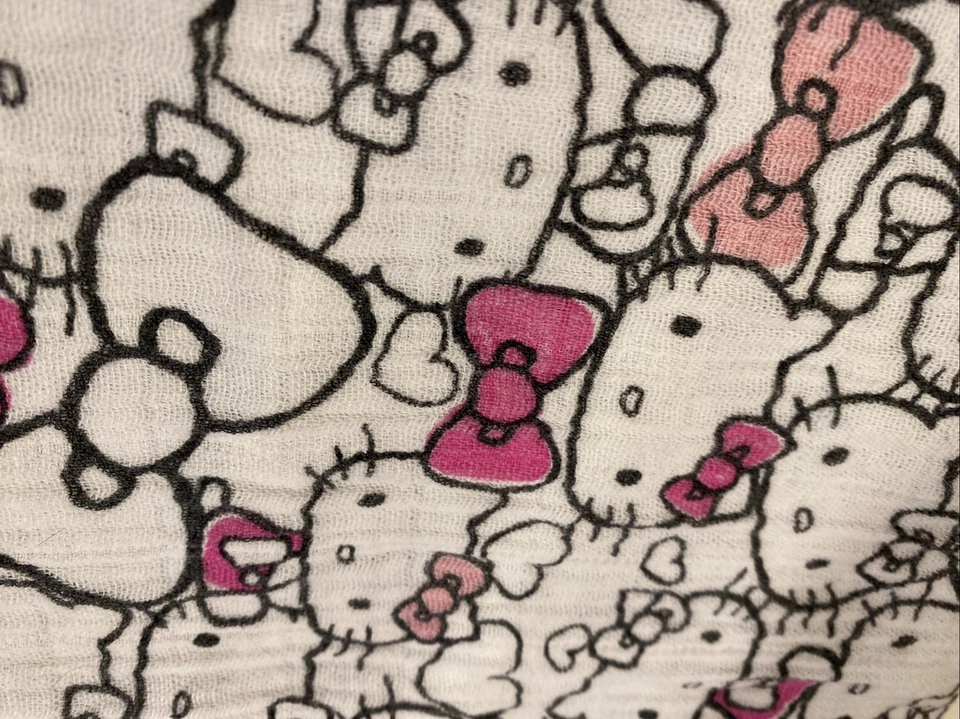 Manta envolvente de muselina para bebé niña Aden & Anais Hello Kitty rosa/blanco/negro Foto 3 de 3
