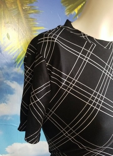 IRIS Women Black Front Tuck Shirt Top Blouse size Medium - Picture 2 of 9
