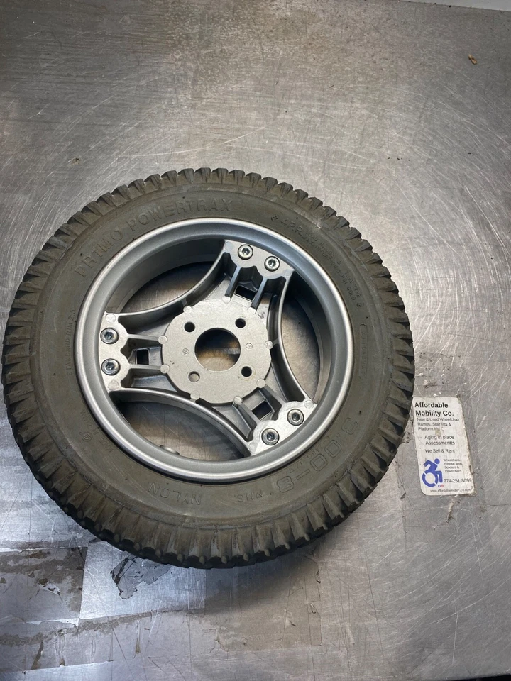 Ruedas motrices Power Trax de 14" 3,00-8 Pr1mo neumático de espuma sólida (E3/97) Foto 2 de 4