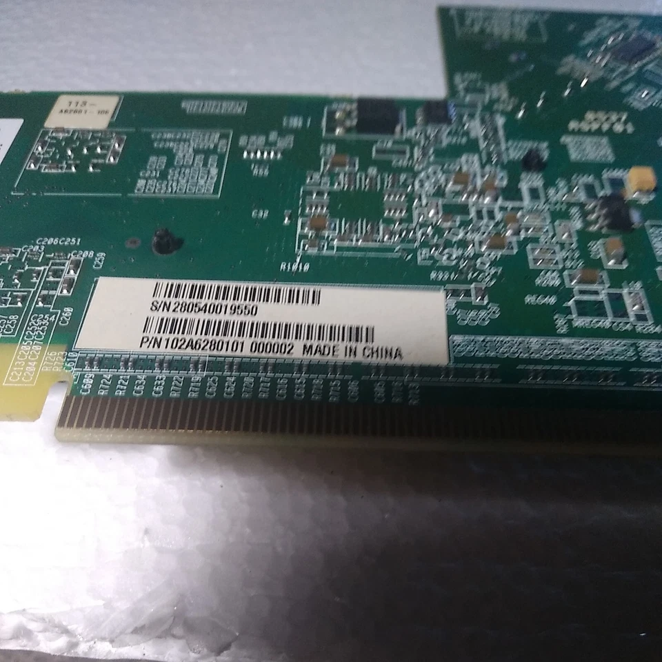Video Card ATI Radeon X300 SE 128MB DVI VGA TV-Out PCI-E PCI-E UC996 102A6280101 - Image 2 of 4
