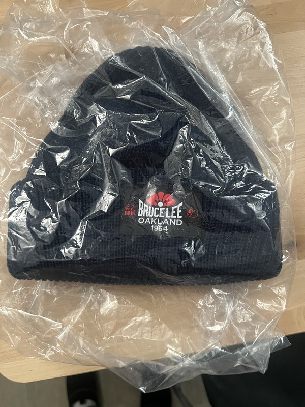 BRUCE LEE ROOTS OF FIGHT KNIT BEANIE HAT BNWT