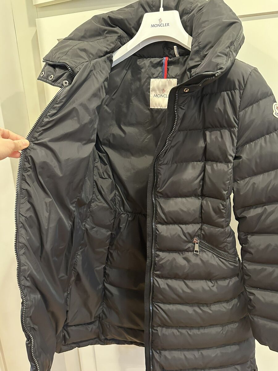 Moncler Women's Flammette Down Coat Stowable Hood Preowned Moncler Women's Flammette Down Coat Stowable Hood Preowned