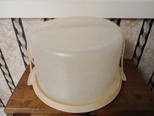 TUPPERWARE LIDDED CAKE CARRIER WITH TUPPERWARE HANDLE TRAVEL/STORAGE 1970S