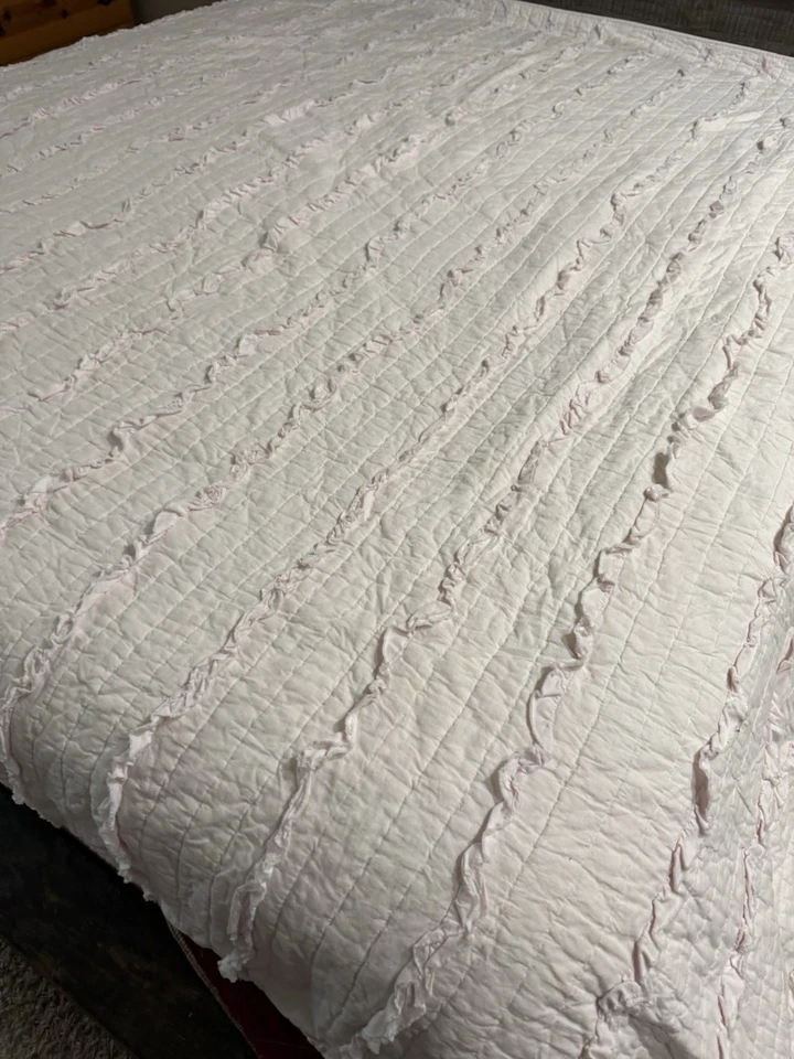 Simply Shabby Chic PINK Raw Edge KING QUILT Ruffles QUILT ONLY Foto 2 de 4