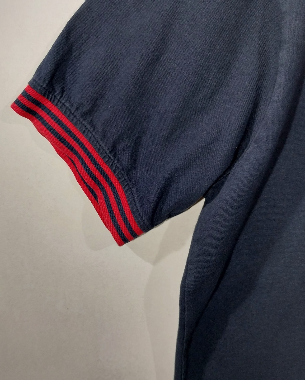 Vintage Tommy Hilfiger Tommy Jeans V-neck Navy/Red T-shirt Logo Collar Mens L thumbnail 5