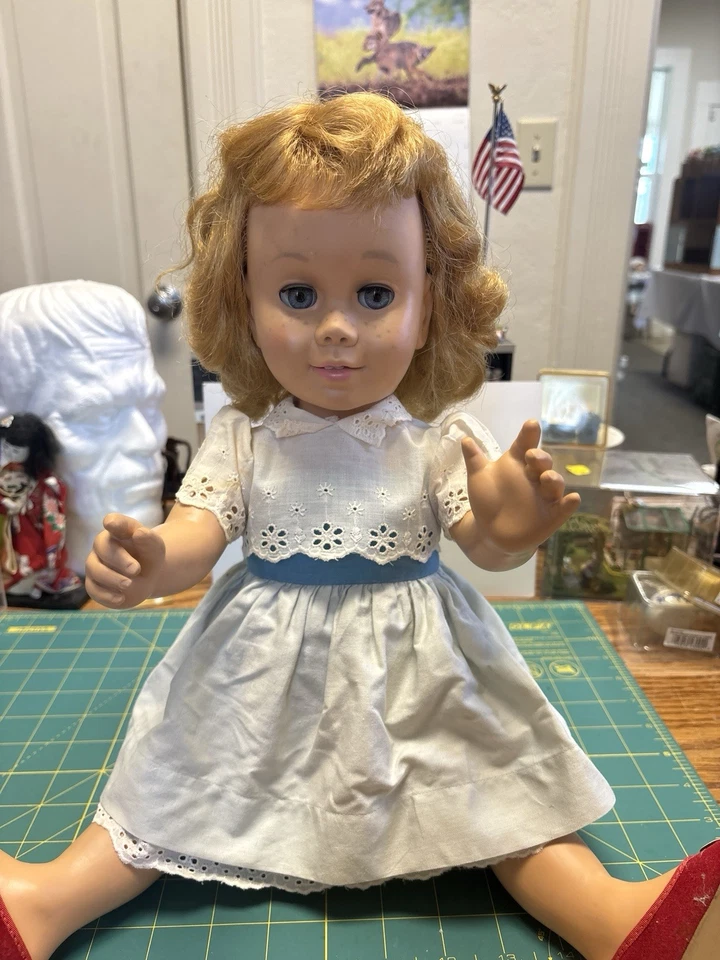 Muñeca Mattel Chatty Cathy 1960 con tarjeta de garantía original Foto 3 de 4