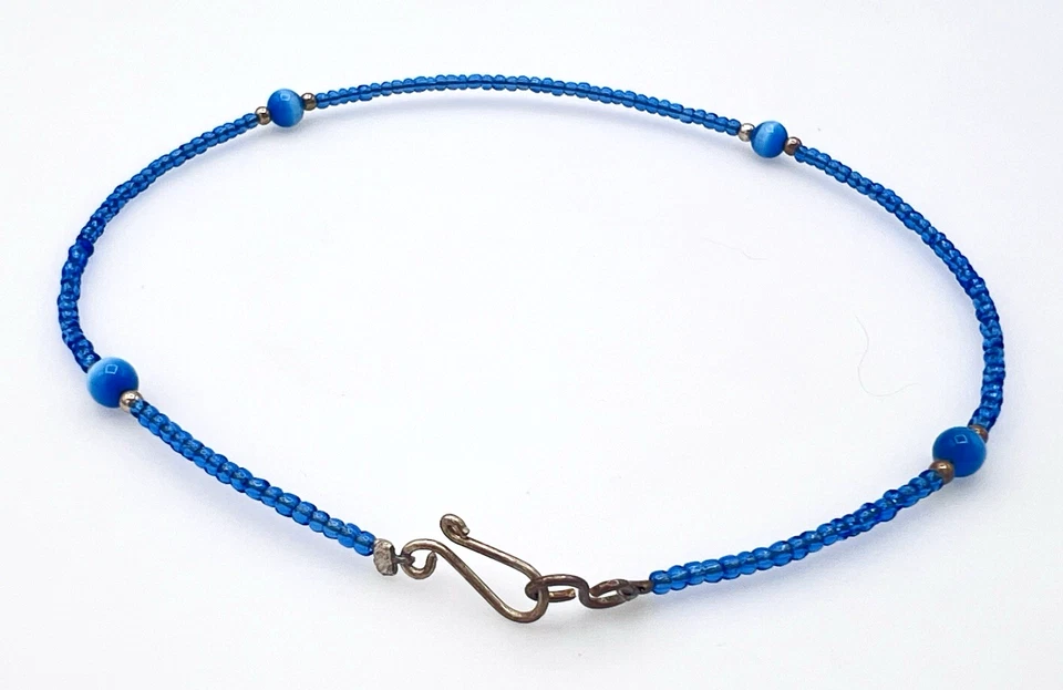 蓝色玻璃种子珠猫眼脚踝手链纯银扣 10 英寸 — 第 3/4 张图片