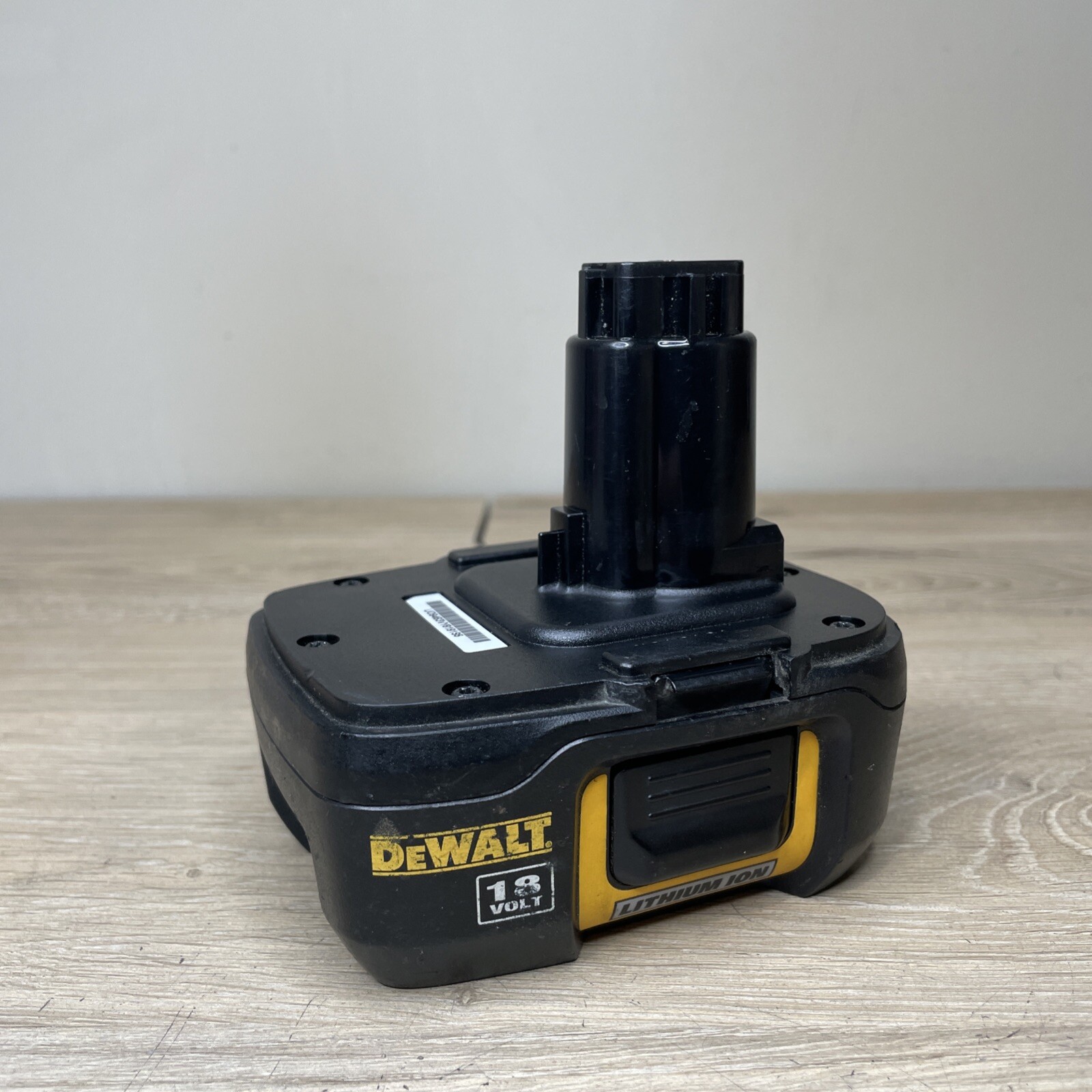 Dewalt DC9181 OEM 18V Compact Lithium Ion Battery Pack-***PREOWNED***