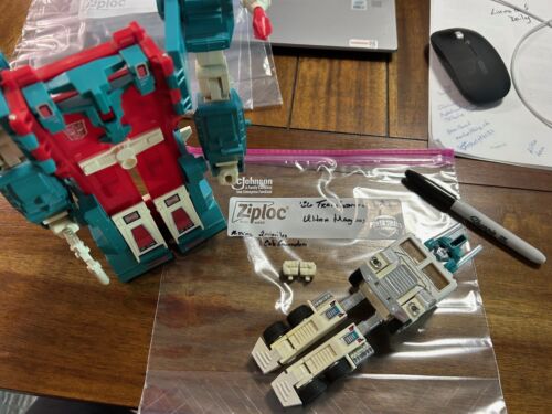 1986 Transformers G1 - Ultra Magnus - missing 2 missiles & 1 cab connector