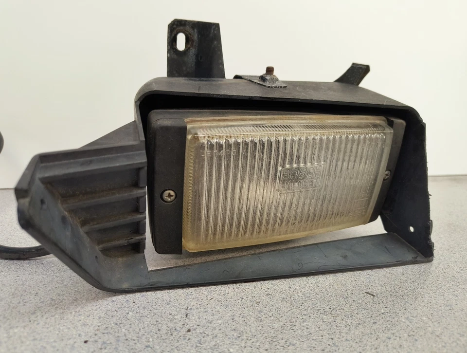 87-91 Volvo 780 Coupe BOSCH Front Bumper Lower Fog Driving Light Lamp (READ) - Image 2 of 4
