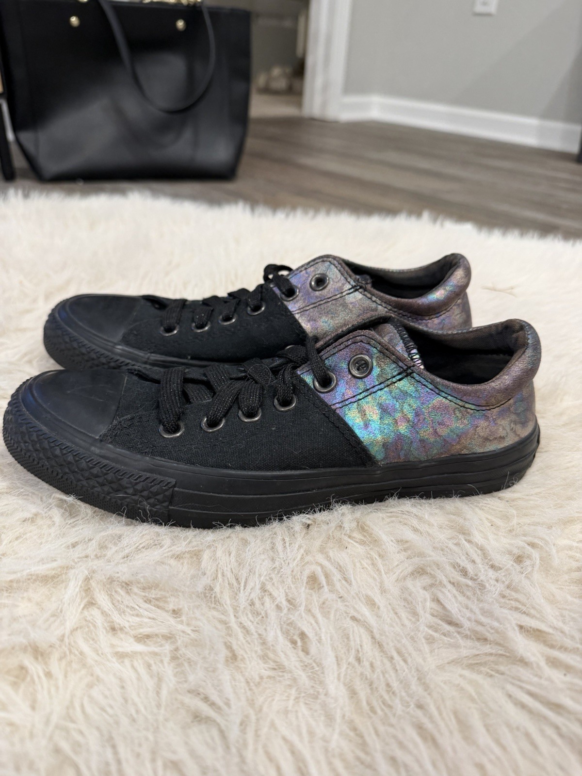 Converse All Star Chuck Taylor Oil Slick Iridescent Leather Low Top Women’s 7