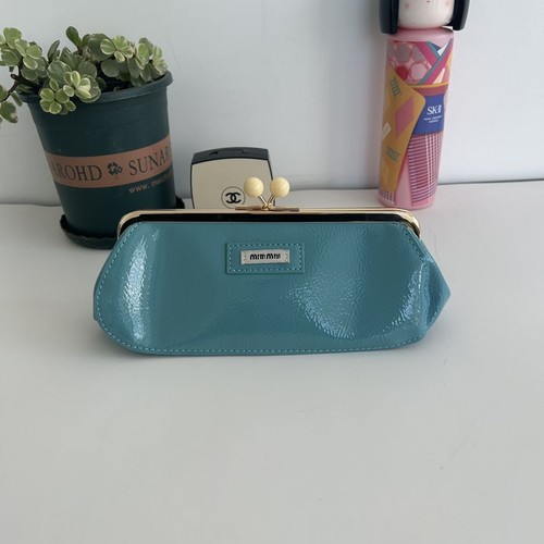 2025MM Blue VIP Gift Clutch Cosmetic Makeup Bag Chain - Picture 2 of 9
