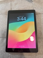 Apple iPad (6th Generation) A1893 32 GB, Wi-Fi, 9.7 in - Silver