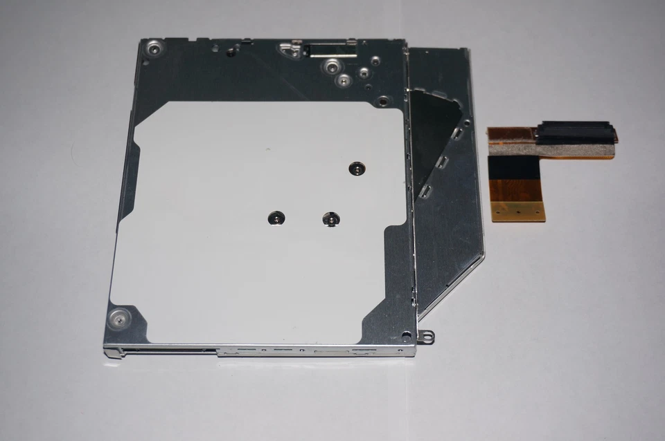 GENUINE APPLE MACBOOK A1181 SUPER DRIVE MODEL: UJ-867 NO FACEPLATE P/N:678-0563C - Image 4 of 4