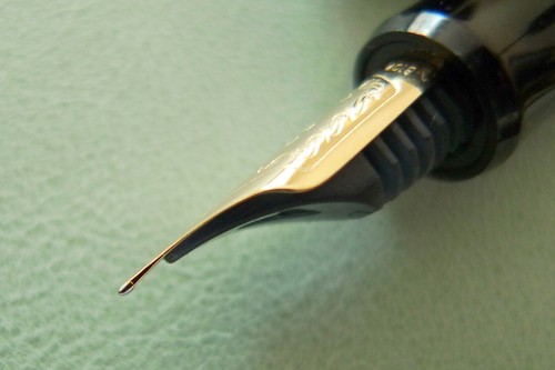 (B109) Pilot Custom 74 fountain pen 14K 585 gold SF (soft fine) nib - Picture 7 of 9