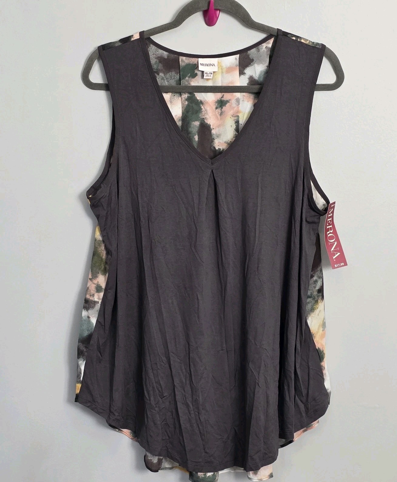 Merona V-neck tank top with a black front and a multicolor print on back, Sz XXL