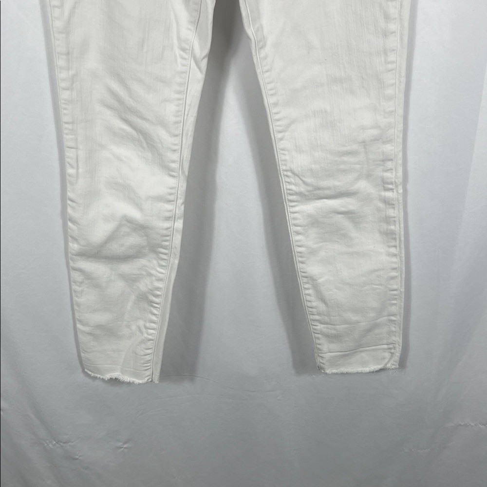 Universal Thread Women's White Button-Fly Jeans H… - image 3