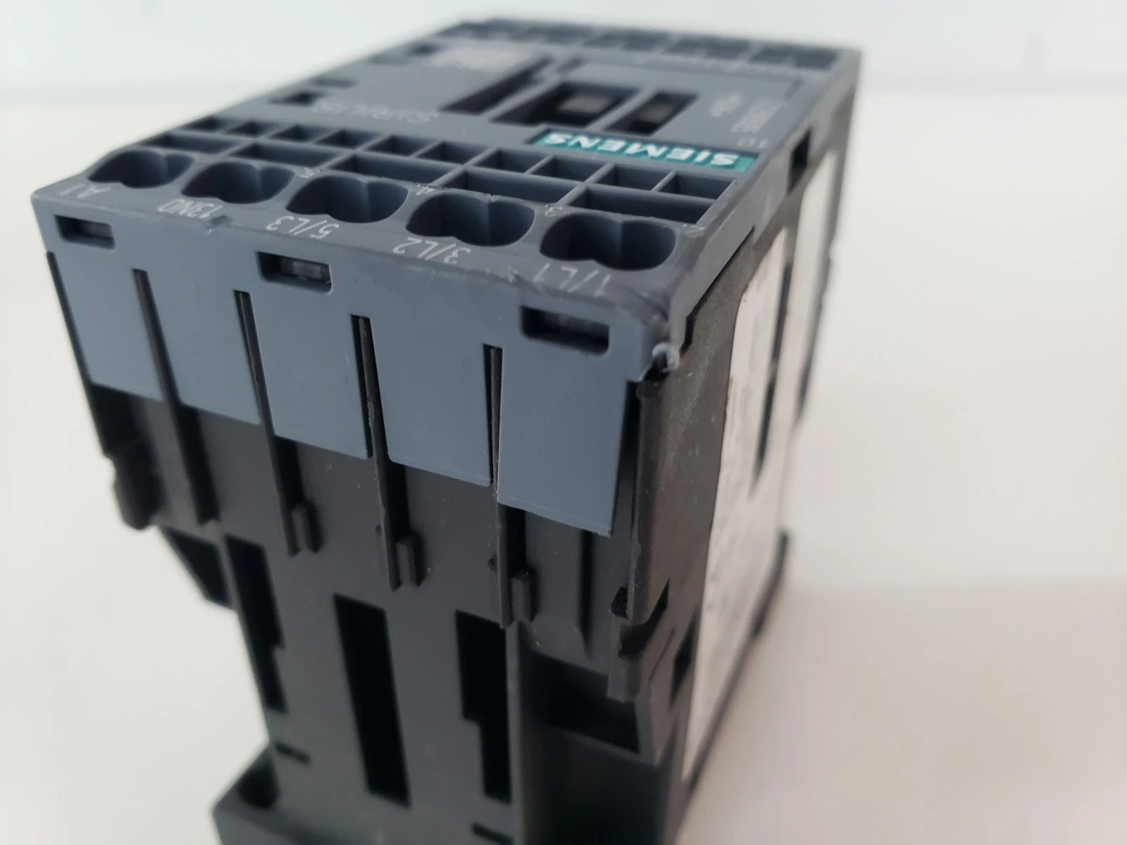 Takeout - Siemens 3RT2015-2AK61 Contactor - thumbnail 6