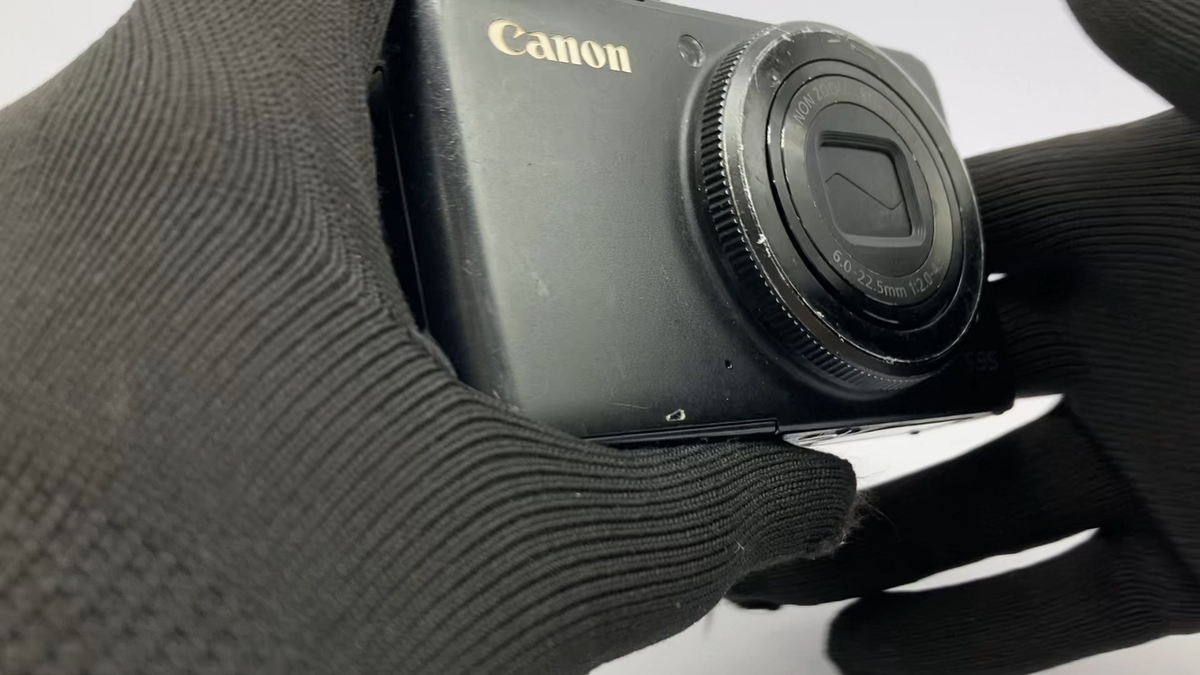 Excellent Canon PowerShot S95 10.0MP Compact Digital Camera Black