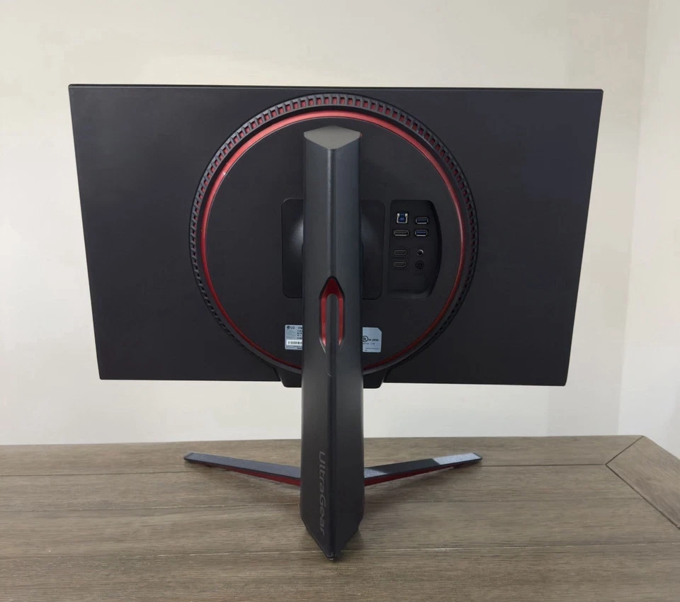LG UltraGear 27GP850-B 27” QHD Gaming Monitor – 180Hz, 1ms, G-SYNC/FreeSync - Image 4 of 4